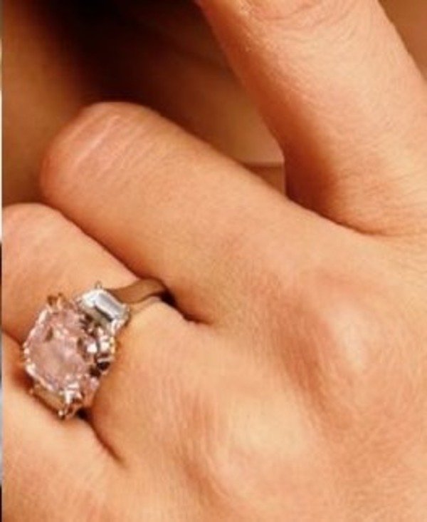 JLo engagement ring, presented by Ben Affleck JLo engagement ring, presented by Ben Affleck