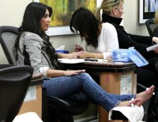 How much does Kim Kardashian spend on her beauty? How much does Kim Kardashian spend on her beauty?