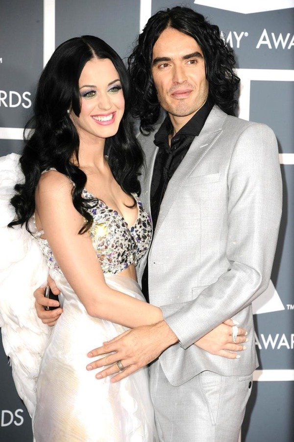 Katy Perry gave a special gift to Russell Brand Katy Perry gave a special gift to Russell Brand