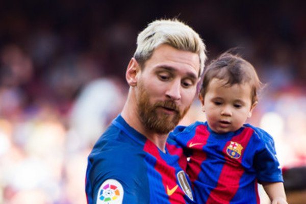 Mateo Messi with his father Lionel