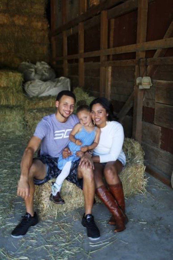 Riley Curry and her parents, Stephen and Ayesha