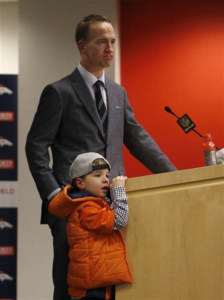 Peyton and Marshall Manning