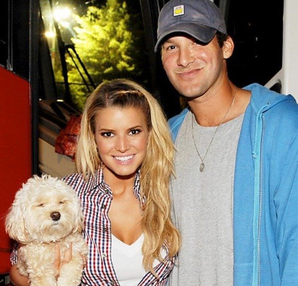 Jessica Simpson gift to Tony Romo Jessica Simpson gift to Tony Romo