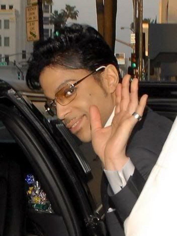 Prince - Top 10 dead stars, who still make millions Prince - Top 10 dead stars, who still make millions