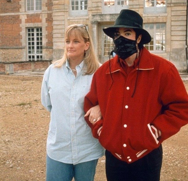 Michael Jackson and his wife Debbie Rowe