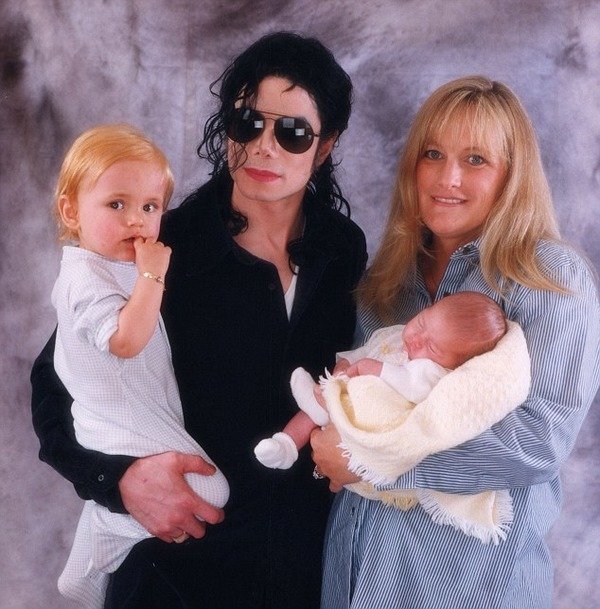Michael Jackson, his wife Debbie Rowe and their kids Prince and Paris