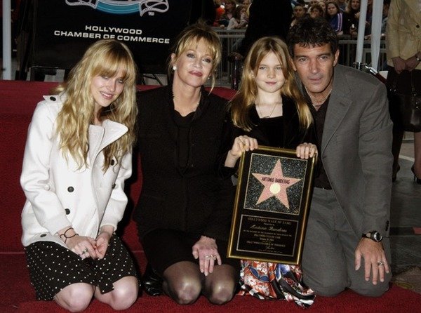 Dakota Johnson with her family: mother Melanie Griffith, father Antonio Banderas and sister Stella