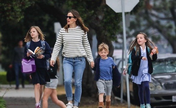 Jennifer Garner with kids