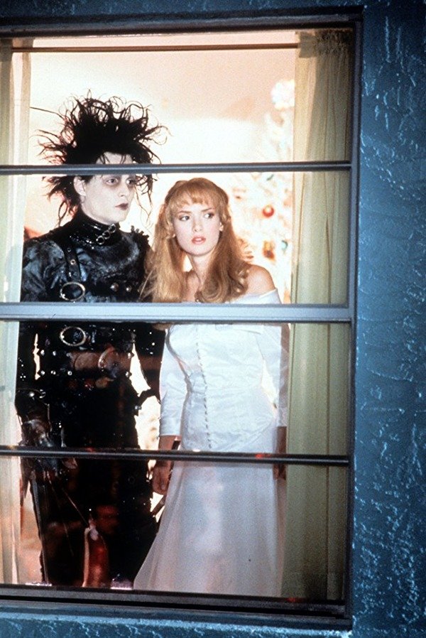Johnny Depp and Winona Ryder in Edward Scissorhands Johnny Depp and Winona Ryder in Edward Scissorhands