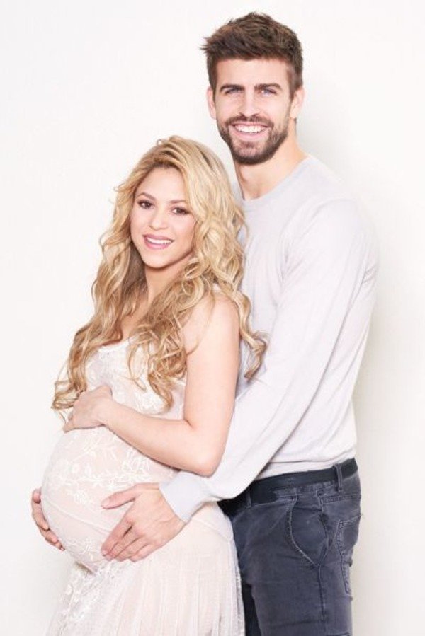 Gerard Piqué and pregnant Shakira