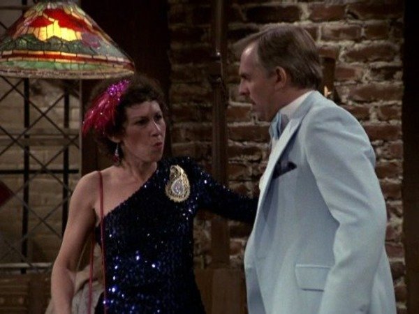 John Ratzenberger and Rhea Perlman in Cheers