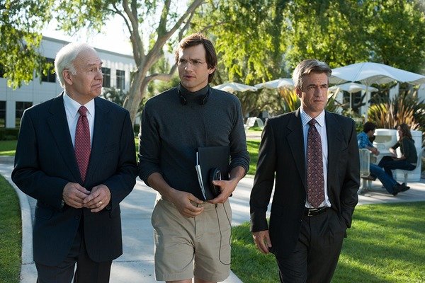 Dermot Mulroney, Ashton Kutcher, and Robert Pine in Jobs