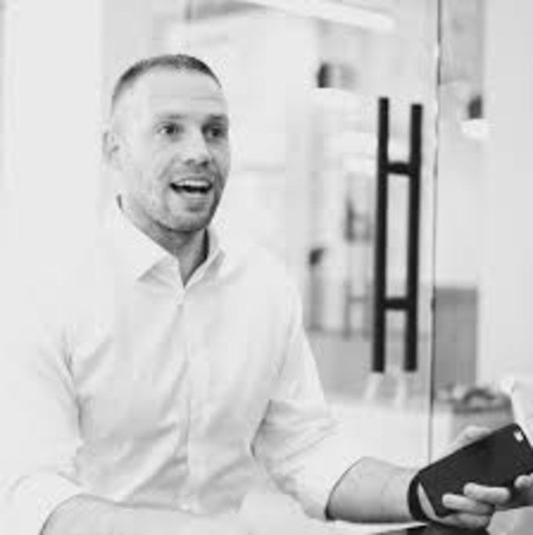 Jason Stein endorses his company through Instagram