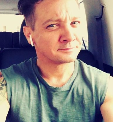 Jeremy Renner biography