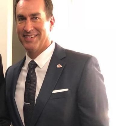 Rob Riggle biography